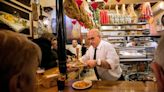 La taberna más antigua de Granada: desde 1870 sirviendo tapas y rindiendo culto al buen vino