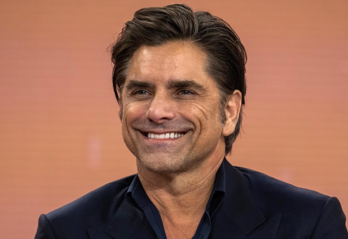 John Stamos Shares Rare 'Full House' Reunion Photo Including Mary-Kate and Ashley Olsen