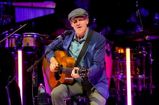 How sweet it is to see James Taylor serenade Boston - The Boston Globe