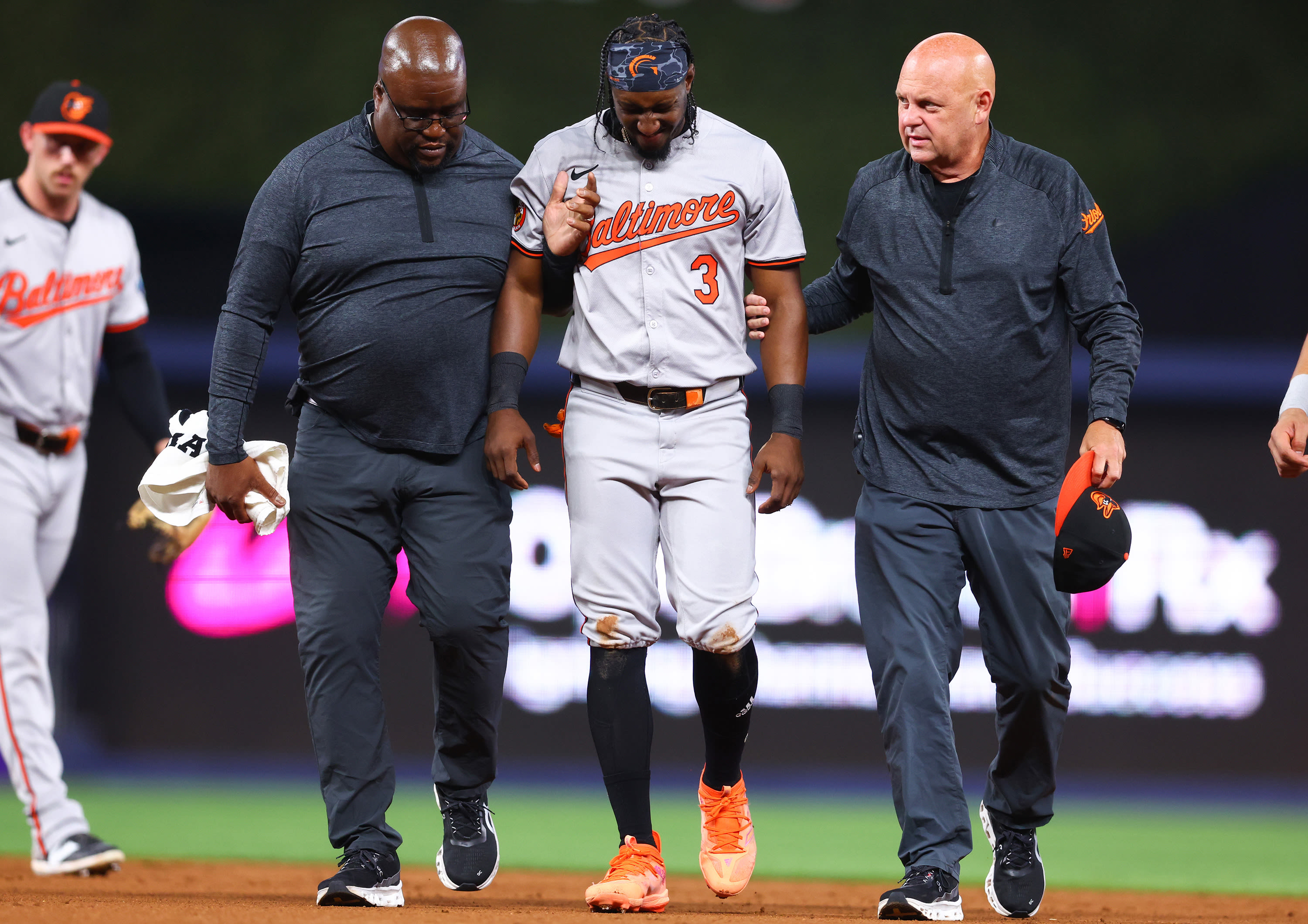 Orioles’ Jorge Mateo, Albert Suárez exit on back-to-back plays in 6-3 loss to Marlins
