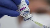La vacuna de AstraZeneca y la trombosis: la farmaceútica admite que su fórmula puede provocarla en "casos muy raros"