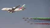 Emirates abre la feria aeronáutica de Dubái con una compra de 52.000 millones de dólares a Boeing