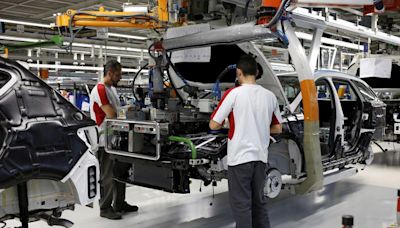 El sector manufacturero español crece en abril al ritmo más rápido en casi dos años, según el PMI