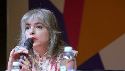 Dos horas de autógrafos y una presentación multitudinaria para Mariana Enriquez