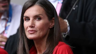 La reina periodista conquista París: el encuentro viral de Letizia con la prensa española en los Juegos Olímpicos