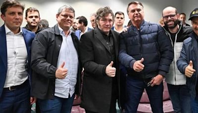 Milei se reunió con Bolsonaro y vieron juntos la eliminación de Brasil: el gobierno de Lula espera su discurso en la reunión de la derecha en Camboriú