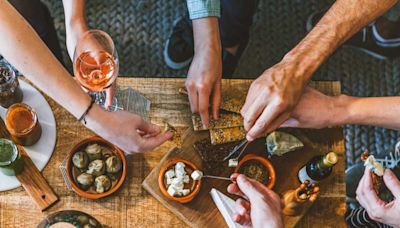 Apéro facile et healthy : la recette de crackers patate douce et feta d’une diététicienne