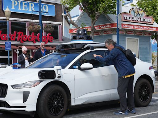 San Francisco’s Hot Tourist Attraction: Driverless Cars