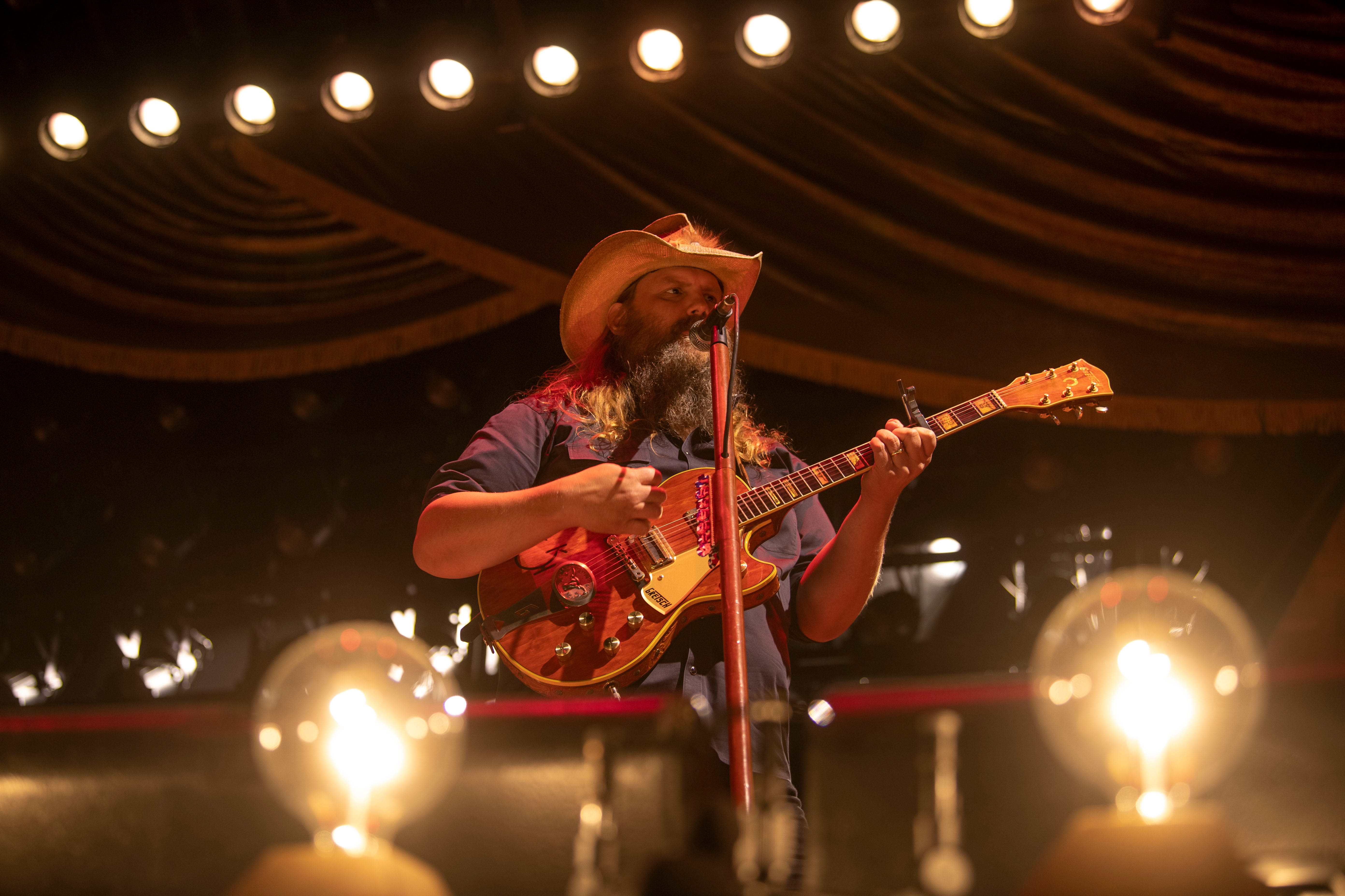 Chris Stapleton beautifully bridges country, rock, soul at Nashville's Bridgestone Arena