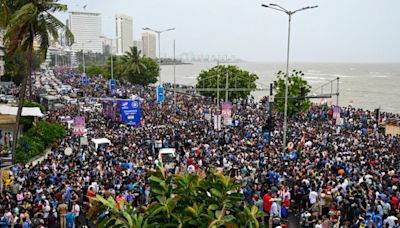 Massive crowds congregate in and around Wankhede ahead of Indian team's arrival