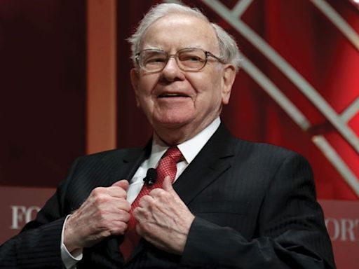 Berkshire Hathaway Earnings, Cash Jump; Warren Buffett Cuts Apple Stake Again