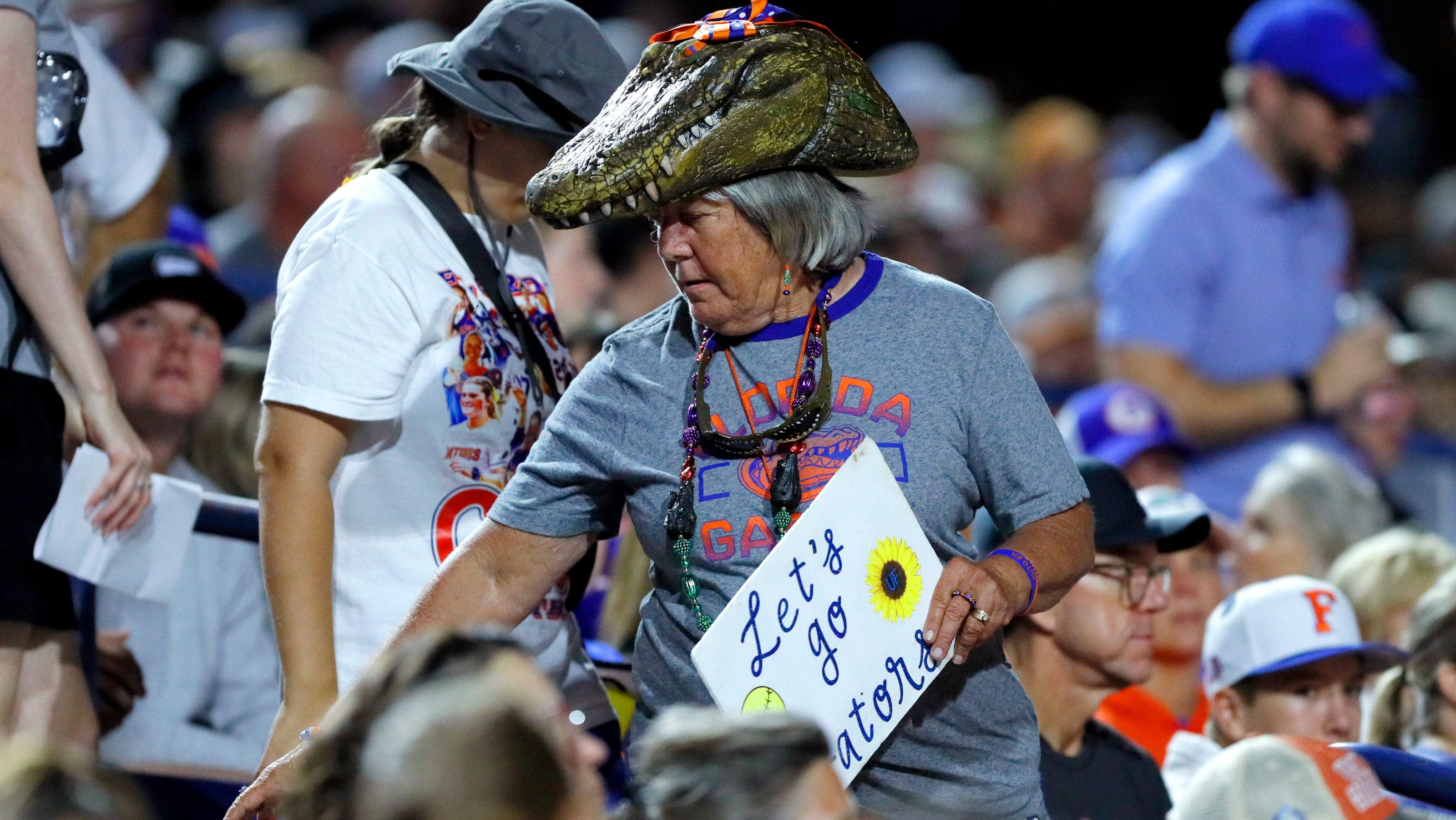 Florida softball weather updates: Gators' WCWS game against Oklahoma delayed due to lightning