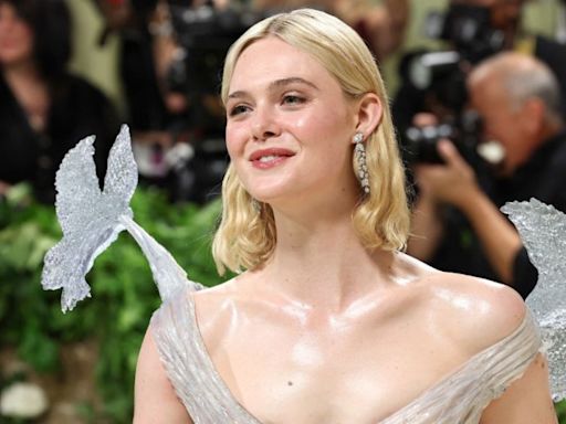 ¡Como princesa de hielo! Elle Fanning luce vestido 'vidrioso' en la Met Gala 2024