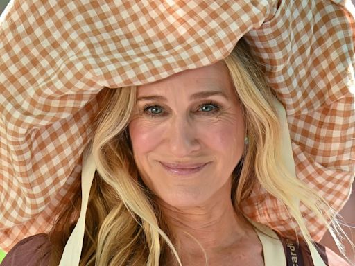 Sarah Jessica Parker's oversized gingham hat divides opinion