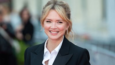 Virginie Efira époustouflante : elle se dévoile en robe mini et affiche ses gambettes interminables