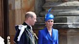 La princesa de Gales, radiante de azul eléctrico con perlas heredadas de Diana e Isabel II