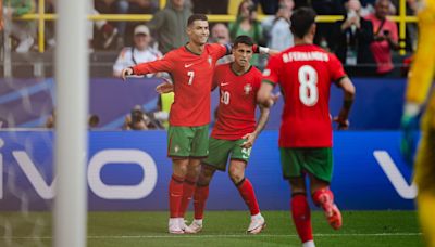 Portugal supera fácilmente a una floja Turquía (0-3) y sella el primer puesto de su grupo