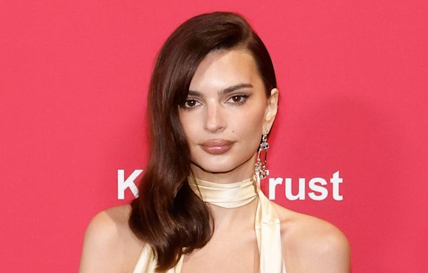 Emily Ratajkowski's Golden Goddess Gown Plunged Past Her Belly Button