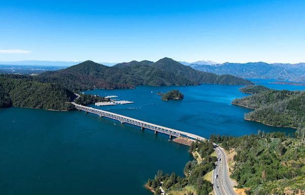 In striking before-and-after photos, a parched Lake Shasta is transformed