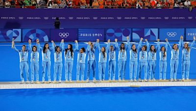 Las Leonas se subieron al podio para recibir la medalla de bronce en los Juegos Olímpicos