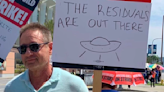 David Duchovny Is Out There… With a Perfect, X-Files-Themed Picket Sign