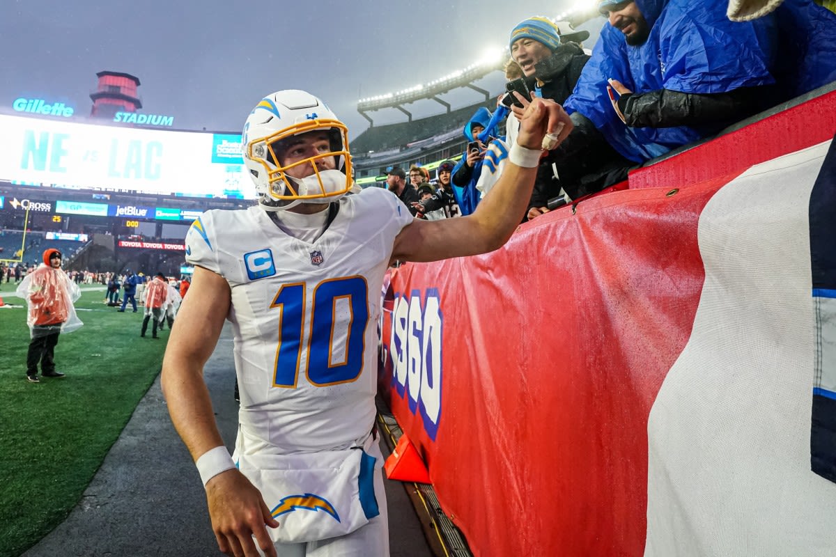 Chargers News: Herbert Praises Shane Day’s Influence on QB Room