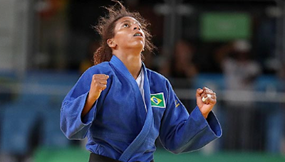 Olimpíadas: Rafaela Silva começou no judô para não 'brigar na rua' e levou a Cidade Deus ao topo do pódio