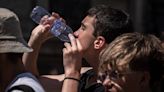 Canicule : Combien faut-il boire d’eau par jour pour rester hydraté malgré les fortes chaleurs ?