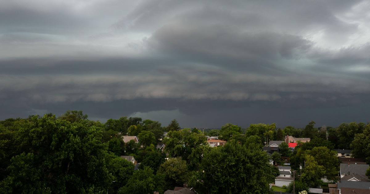 Live updates: Storms blast Omaha, closing Eppley Airfield, leaving 191,000 without power