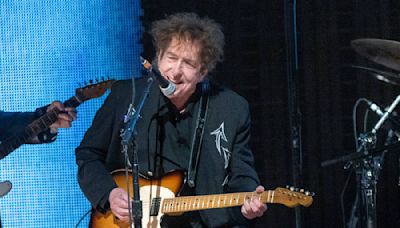 Bob Dylan Stuns Fans With New Set, Surprise Covers on Outlaw Festival Launch