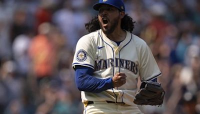 Yordan Alvarez hits for cycle in 6-4 loss to the Mariners