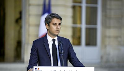 Emmanuel Macron demande à Gabriel Attal de rester pour la « stabilité du pays »