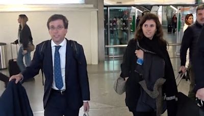 José Luis Martínez-Almeida y su prometida, Teresa Urquijo, regresan a Madrid tras unos días en Málaga