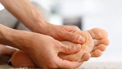 El truco infalible para aliviar el dolor de pies desde la comodidad del hogar