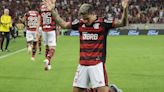 Flamengo despierta del letargo, vence a Corinthians y alcanza el liderato provisional