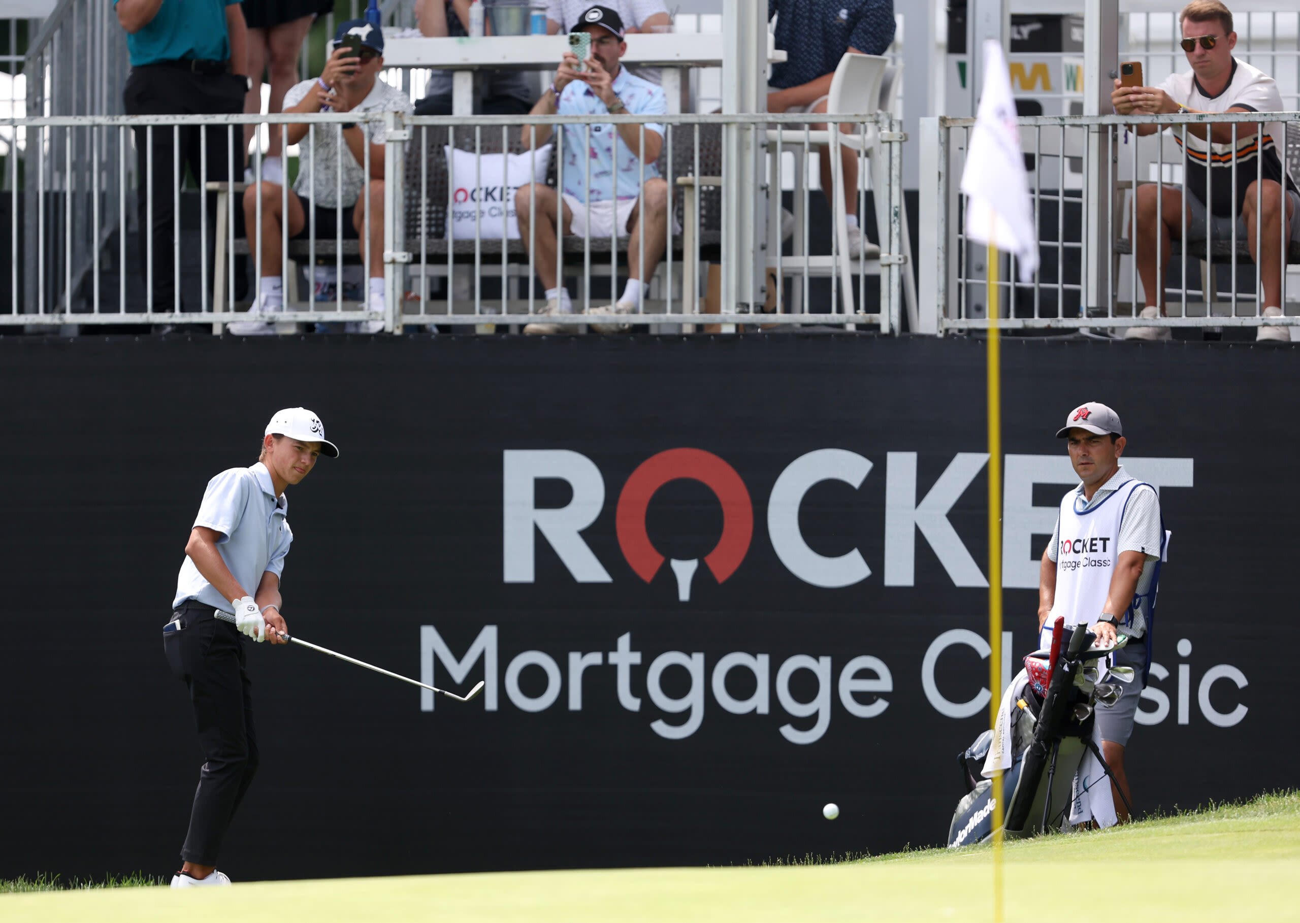 How is 15-year-old Miles Russell faring at the Rocket Mortgage Classic?