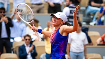 French Open: Iga Swiatek deemed 'best player in the world' by Carlos Alcaraz amid dominance at Roland Garros