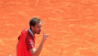 El brote de furia de Daniil Medvedev en el Masters 1000 de Montecarlo: enojo con el umpire y una raqueta por el aire