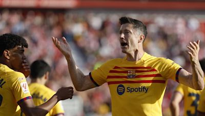 Lewandowski avanza al Barça de penalti gracias al VAR