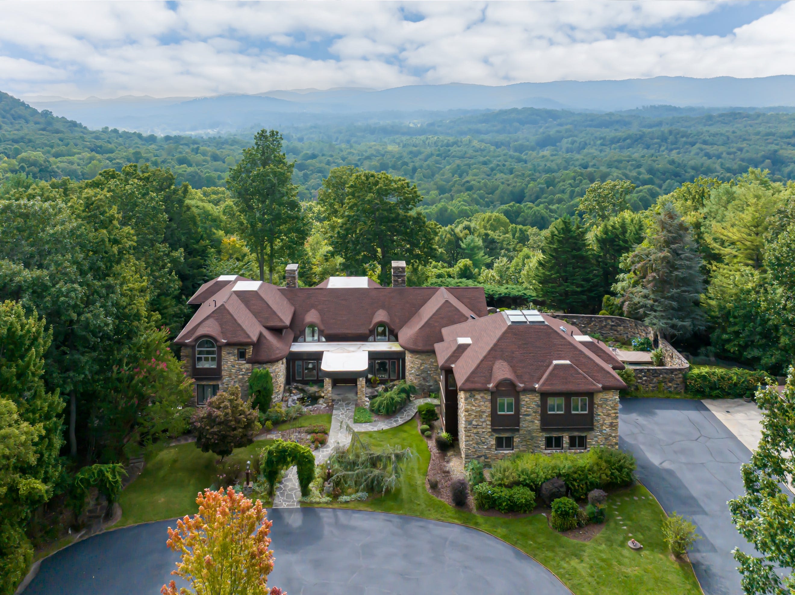 Find out the top 5 most expensive homes on the market today in Henderson County