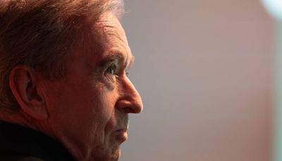 ¿Por qué la fortuna de Bernard Arnault va ‘en picada’? Perdió 20 mil mdd y contando