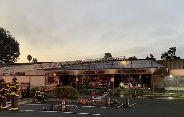 San Jose strip mall damaged by early morning 3-alarm fire