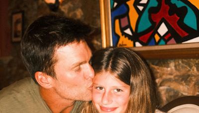 Tom Brady curte viagem com filha Vivian e semelhança da caçula com Gisele Bündchen impressiona