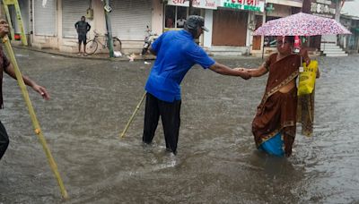 Water recedes from parts of Surat city after rain stops; people start leaving shelter homes
