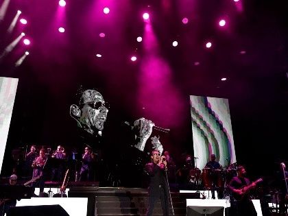 Marc Anthony ilumina el Navarra Arena al ritmo de salsa y un público entregado