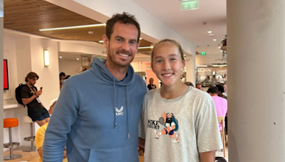 Mirra Andreeva finally gets her photo with Andy Murray at Roland Garros | Tennis.com