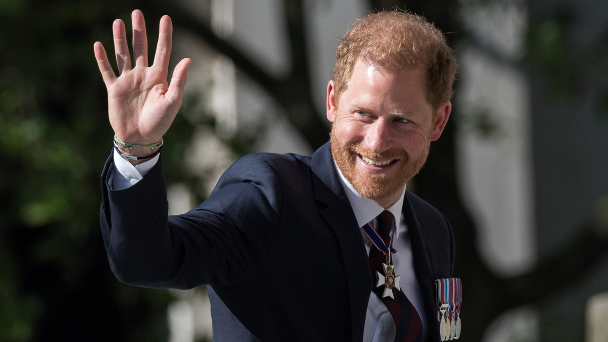 Prince Harry Arrives at St. Paul's Cathedral to Resounding Cheers