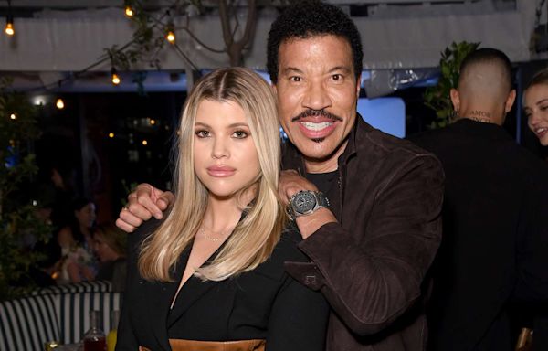 Lionel Richie Jokes Pregnant Daughter Sofia Is Having a 'Nervous Breakdown’ Preparing for Baby's Arrival