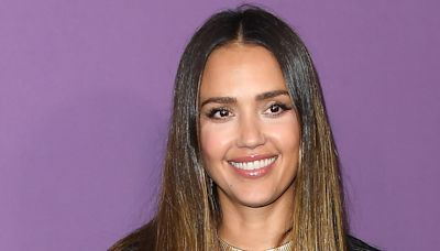 Jessica Alba’s Unapologetically Big Pants Are My Go-To for Fall