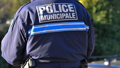 Une femme accouche dans son véhicule, les policiers sauvent une vie !